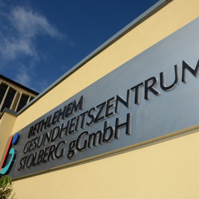 hauptbild_schild_eingangsbereich